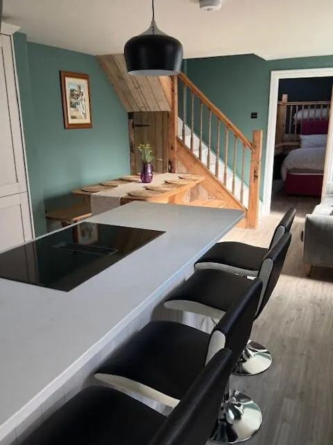 Brand New Stylish Converted Coach House In Cardiff